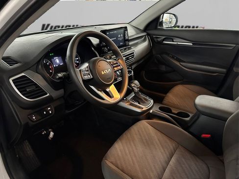 Used 2023 Kia Seltos LX image 9