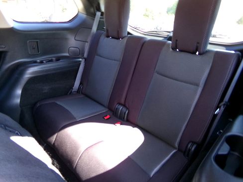 Used 2019 Nissan Pathfinder SV image 20