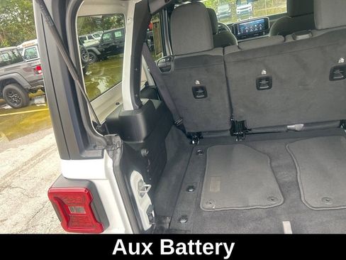 Certified 2024 Jeep Wrangler Unlimited Rubicon image 32