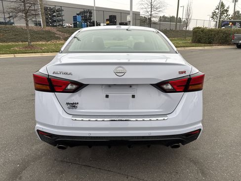 Used 2023 Nissan Altima 2.5 SR w/ SR Premium Package image 8