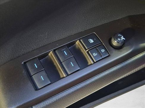 Used 2022 Toyota Camry SE FWD image 14