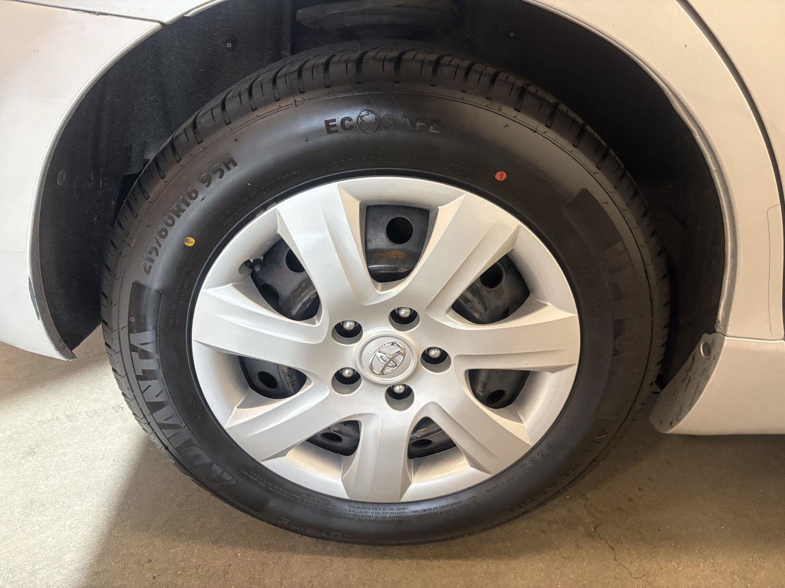 Used 2011 Toyota Camry LE FWD image 56