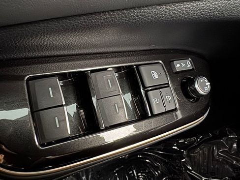 Used 2025 Toyota Crown Signia image 34