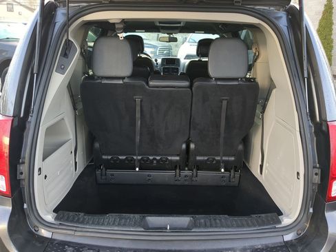 Used 2017 Dodge Grand Caravan SXT image 38