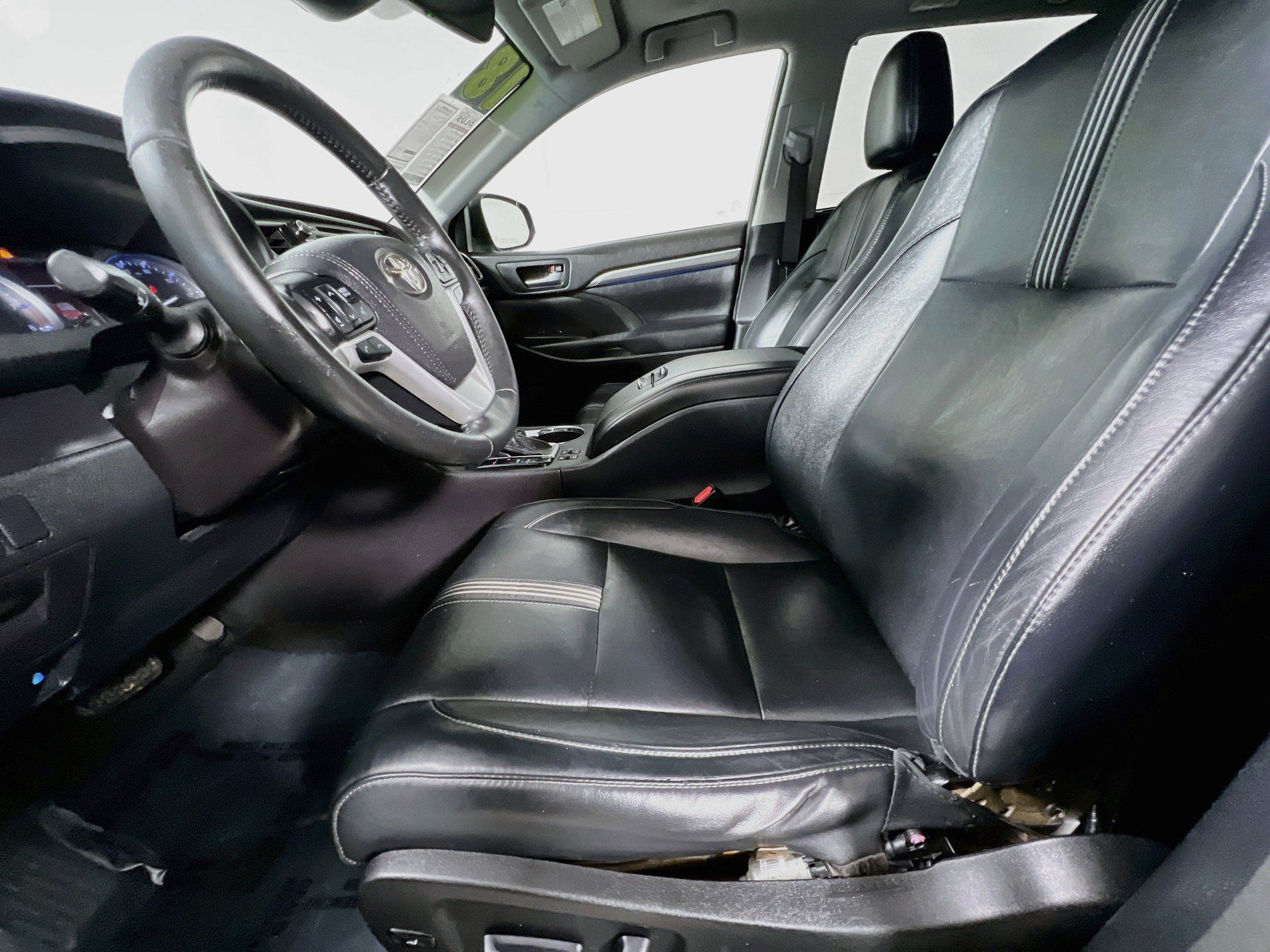 Used 2018 Toyota Highlander SE w/ Carpet Mat Package (TMS) AWD/4WD image 15