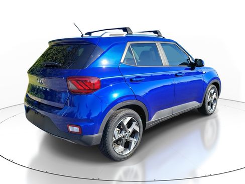 Used 2023 Hyundai Venue Limited image 7