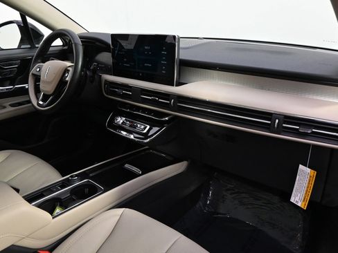 New 2026 Lincoln Corsair Premiere image 15