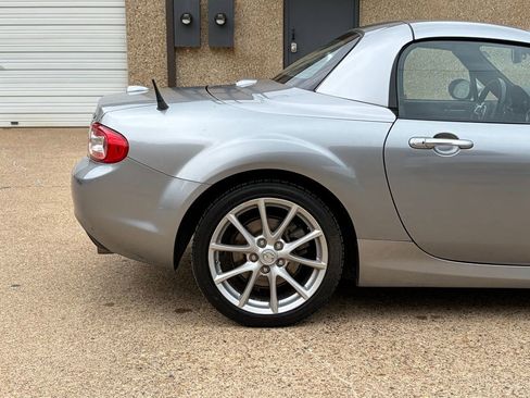 Used 2011 MAZDA MX-5 Miata Grand Touring w/ Premium Pkg RWD image 18