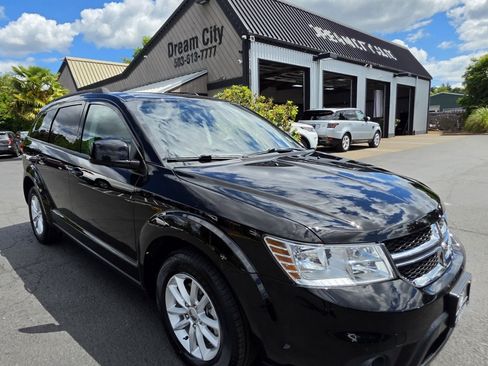 Used 2017 Dodge Journey SXT w/ Comfort/Convenience Group AWD/4WD image 2