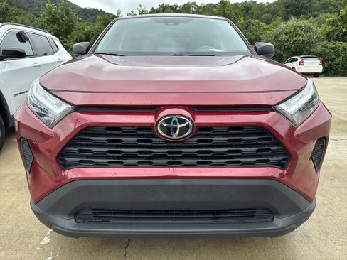 Used 2023 Toyota RAV4 LE AWD/4WD image 2