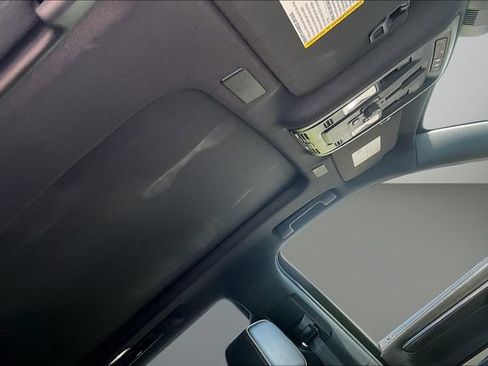 Used 2025 Chevrolet Tahoe Premier AWD/4WD image 16