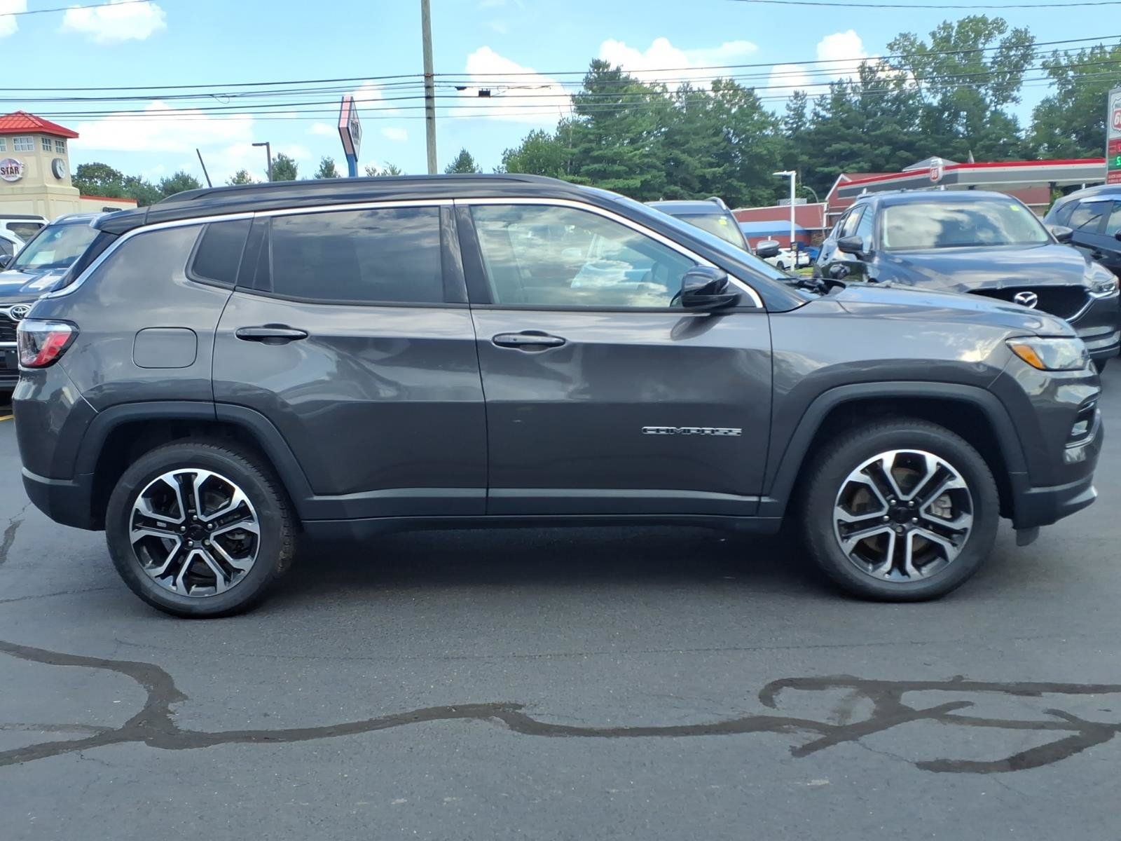 Used 2024 Jeep Compass Limited w/ Sun and Sound Group AWD/4WD image 4