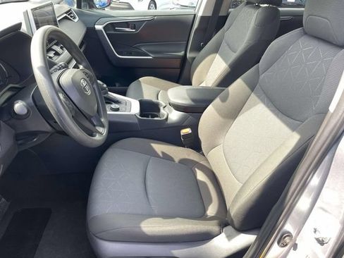 Used 2025 Toyota RAV4 XLE AWD/4WD image 29