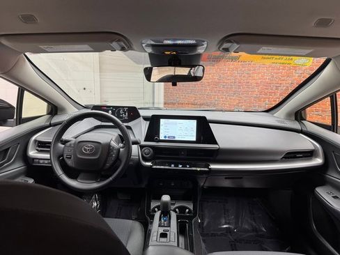 Used 2024 Toyota Prius LE image 12