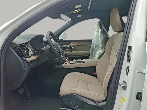 New 2026 Volvo XC90 B6 Plus w/ Protection Package Premier image 7
