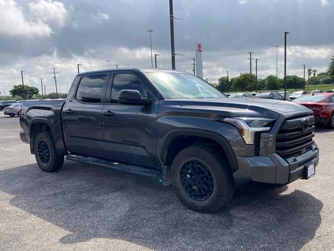 Certified 2025 Toyota Tundra SR5 AWD/4WD image 3