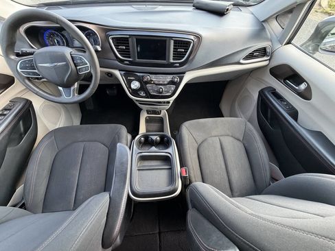 Used 2018 Chrysler Pacifica Touring Plus FWD image 24