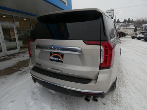 Used 2022 GMC Yukon Denali w/ Denali Ultimate Package image 3