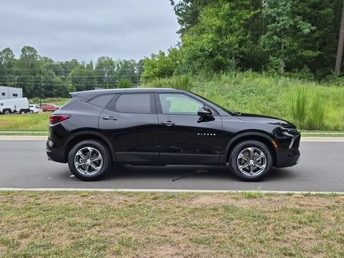 Used 2025 Chevrolet Blazer LT FWD image 14