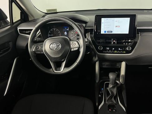 Used 2025 Toyota Corolla Cross LE image 16