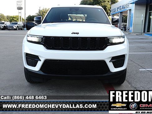 Used 2024 Jeep Grand Cherokee Altitude RWD image 2
