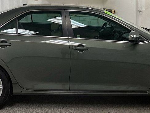 Used 2012 Toyota Camry XLE w/ Leather Pkg image 4