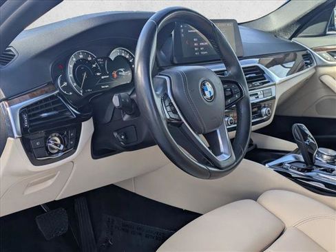 Used 2018 BMW 530e w/ Premium Package 2 image 11