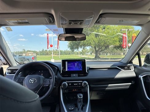 Used 2025 Toyota RAV4 XLE Premium image 30