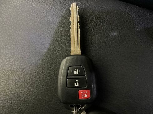 Used 2021 Toyota Tacoma TRD Off-Road w/ TRD Premium Off Road Package image 31