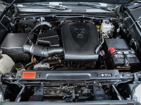 Used 2017 Toyota Tacoma TRD Off-Road w/ Tow Package (A/T) image 28