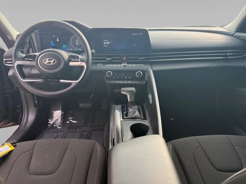 Used 2024 Hyundai Elantra SEL FWD image 21