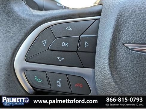 Used 2016 Chrysler 200 Limited w/ Anniversary Edition FWD image 23