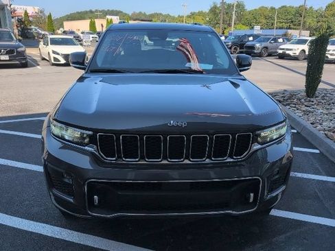Used 2023 Jeep Grand Cherokee Overland w/ Luxury Tech Group IV AWD/4WD image 2