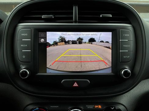 Used 2025 Kia Soul LX w/ LX Technology Package FWD image 29