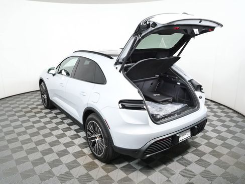 New 2026 Porsche Macan Electric RWD image 39