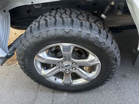 Used 2023 Ford F150 Lariat w/ Equipment Group 502A High AWD/4WD image 9