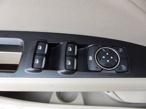 Used 2019 Ford Fusion SEL FWD image 22