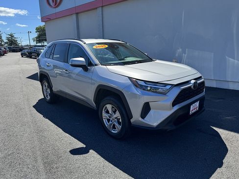 Used 2025 Toyota RAV4 XLE AWD/4WD image 4