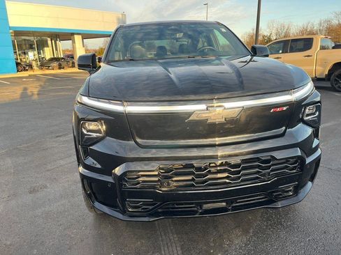 Used 2025 Chevrolet Silverado EV RST AWD/4WD image 8