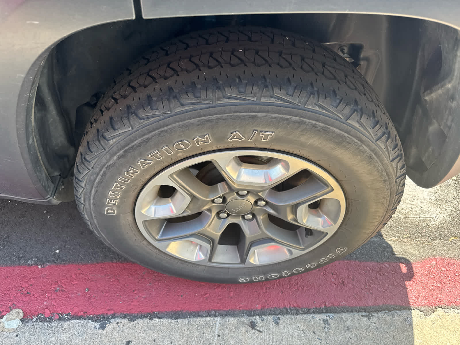 Used 2019 Jeep Cherokee Trailhawk AWD/4WD image 6