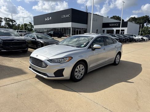 Used 2019 Ford Fusion S FWD image 2