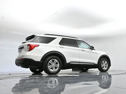 Certified 2023 Ford Explorer XLT image 50