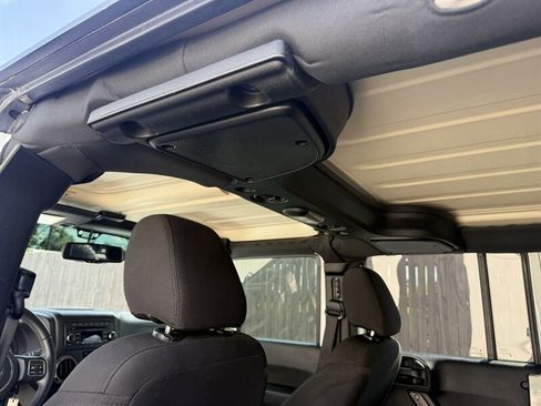 Used 2017 Jeep Wrangler Unlimited Sport w/ Quick Order Package 24S AWD/4WD image 28