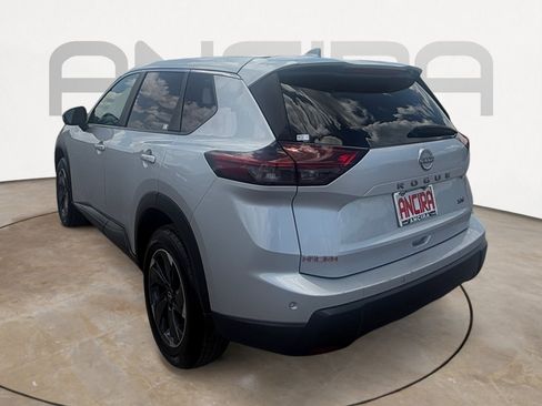 Used 2024 Nissan Rogue SV FWD image 8