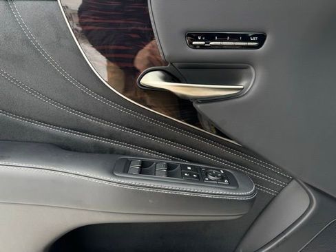 Used 2024 Lexus LS 500 AWD w/ Interior Upgrade Package image 11