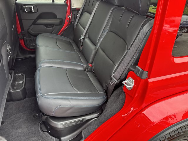 Certified 2025 Jeep Wrangler Unlimited Sahara w/ Safety Group AWD/4WD image 23