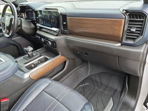 Used 2022 Chevrolet Silverado 1500 High Country w/ High Country Premium Package AWD/4WD image 22