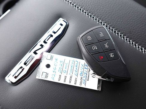 New 2025 GMC Yukon XL Denali w/ LPO, Illumination Package image 38