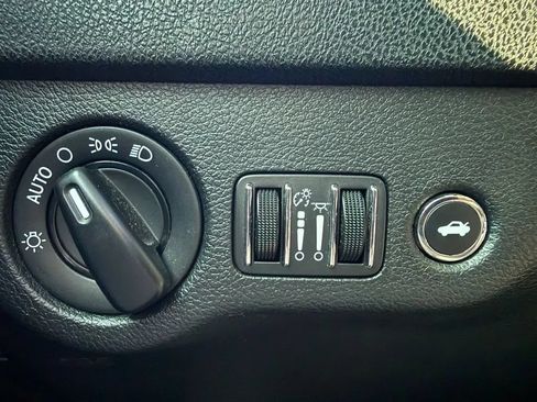 Used 2020 Dodge Charger SXT w/ Leather Interior Group RWD image 17