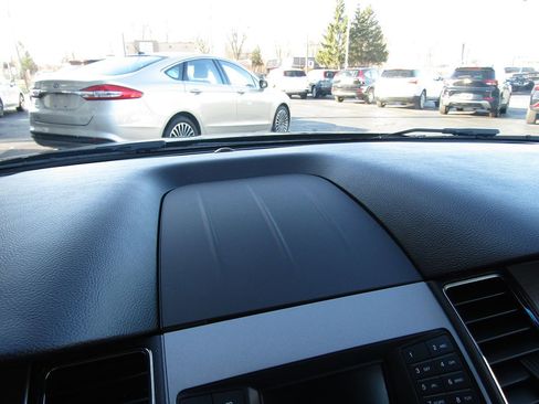 Used 2017 Ford Taurus SEL image 11